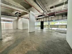 Middle Road (D7), Retail #523110621